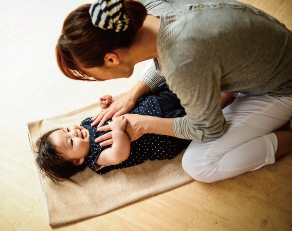 Ngày con bé mẹ chăm làm điều này, lớn lên bé xinh như Hoa hậu - 2