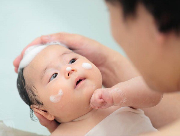 Ngày con bé mẹ chăm làm điều này, lớn lên bé xinh như Hoa hậu - 10