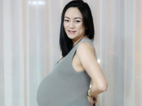 Lên chức bà vẫn mang thai ở tuổi U50: Người được chồng chiều hết nấc, người mang thai 18 tuần mới biết