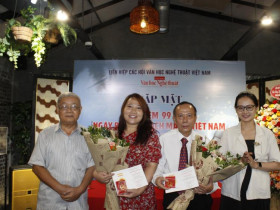 (Ảnh) Thời báo Văn học nghệ thuật tổ chức Gặp mặt báo chí nhân kỷ niệm 99 năm Ngày Báo chí Cách mạng Việt Nam