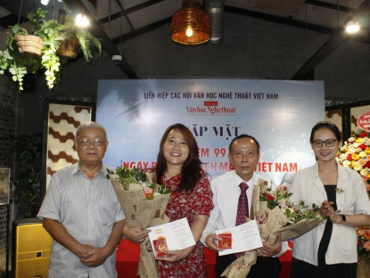 Nhiếp ảnh - (Ảnh) Thời báo Văn học nghệ thuật tổ chức Gặp mặt báo chí nhân kỷ niệm 99 năm Ngày Báo chí Cách mạng Việt Nam
