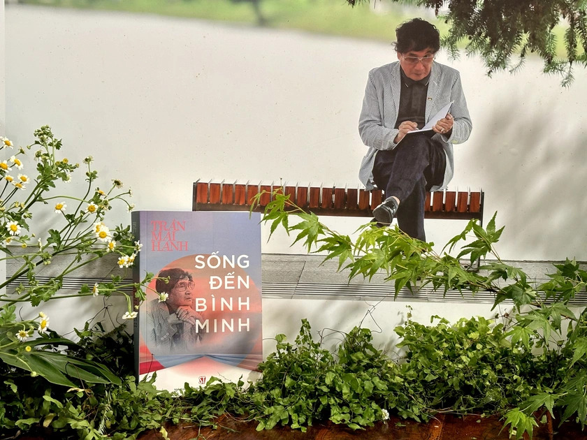 “Sống đến bình minh”: Tự truyện của một số phận vinh quang và cay đắng - 2