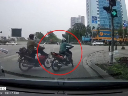 Giao thông - Clip: Ninja chắn lối rẽ, thanh niên xử lý &quot;cực gắt&quot; khiến ai cũng sững sờ