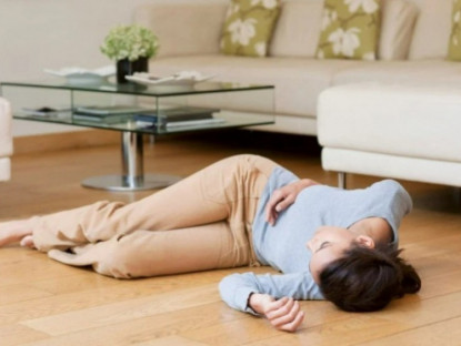 Xã hội - Cô gái đột quỵ sau khi bạn trai hôn vào cổ