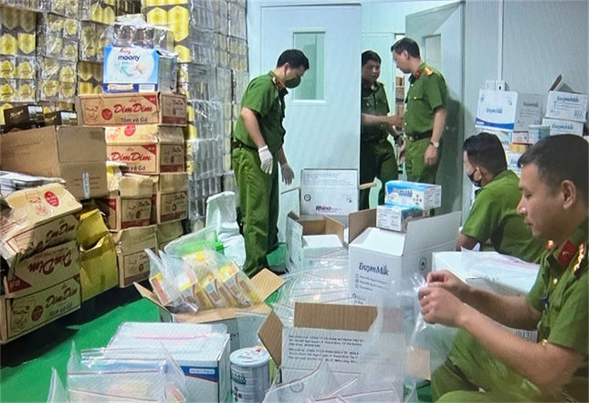 Hàng loạt vụ sản xuất sữa giả bị phanh phui ở Việt Nam và thế giới gây rúng động dư luận - 4