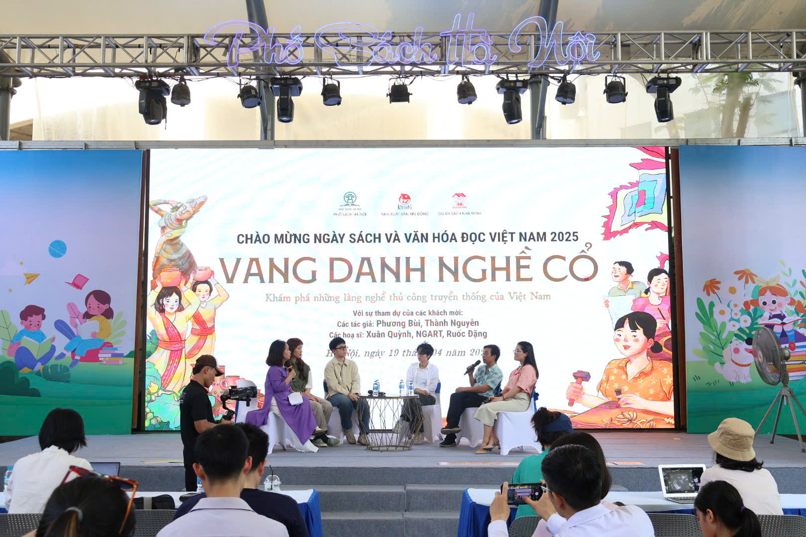 Khám phá những làng nghề thủ công truyền thống qua bộ sách "Vang danh nghề cổ" - 1