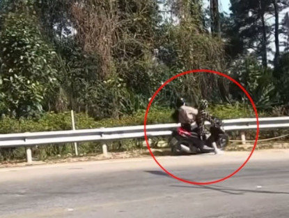 Giao thông - Clip: Kinh hoàng 2 cô gái đổ đèo ở Tam Đảo mất lái lao thẳng vào hộ lan