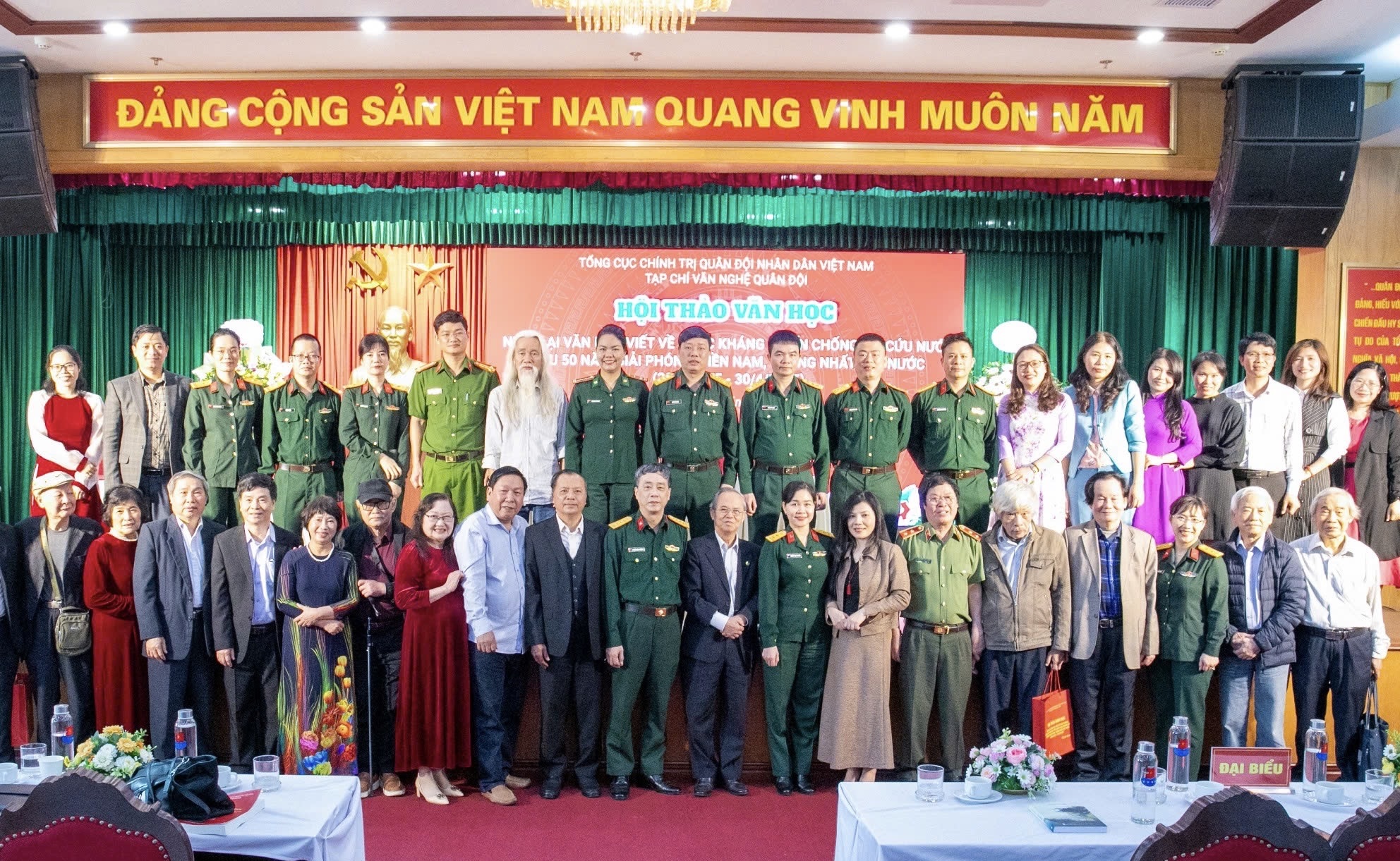 Sức hấp dẫn của văn học viết về chiến tranh cách mạng và đội ngũ nhà văn trẻ viết về chiến tranh - 1
