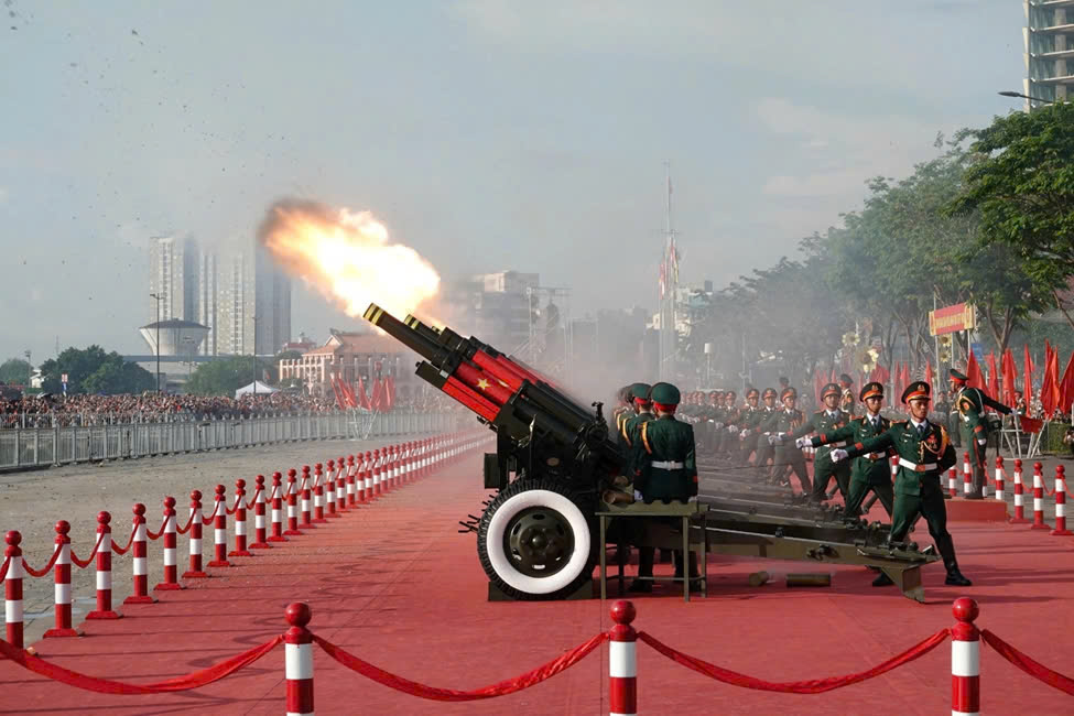 Tổng duyệt diễn binh diễu hành Đại lễ 30/4 “Khúc dạo đầu bản anh hùng ca mừng 50 năm thống nhất đất nước” - 1