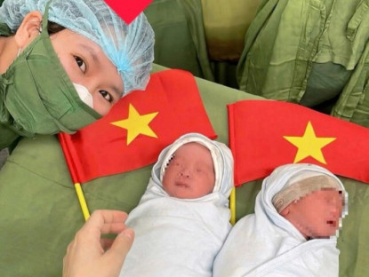 Gia đình - Cặp song sinh chào đời ngày 30/4, bố mẹ đặt cho cái tên nghe là biết yêu nước nồng nàn