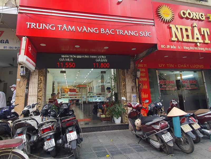 Giá vàng chiều ngày 7/5 quay đầu giảm, bất ngờ động thái của cửa hàng vàng - 2