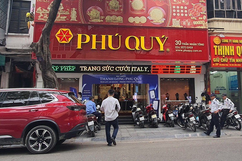 Giá vàng chiều ngày 7/5 quay đầu giảm, bất ngờ động thái của cửa hàng vàng - 1