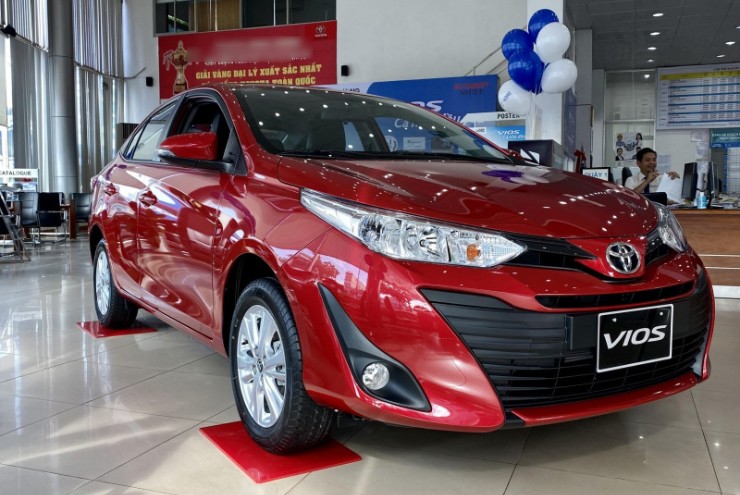Những mẫu sedan vẫn còn bản số sàn để chạy dịch vụ - 1