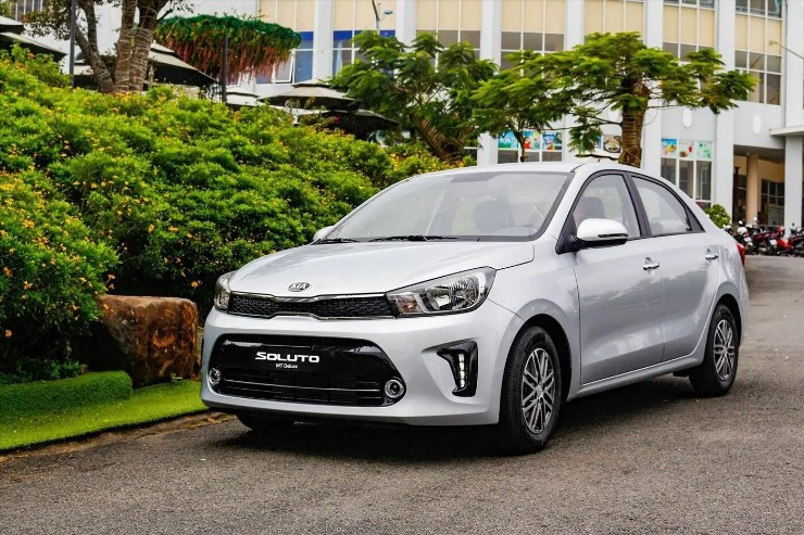 Những mẫu sedan vẫn còn bản số sàn để chạy dịch vụ - 3