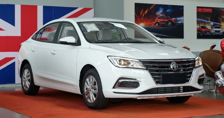 Những mẫu sedan vẫn còn bản số sàn để chạy dịch vụ - 5