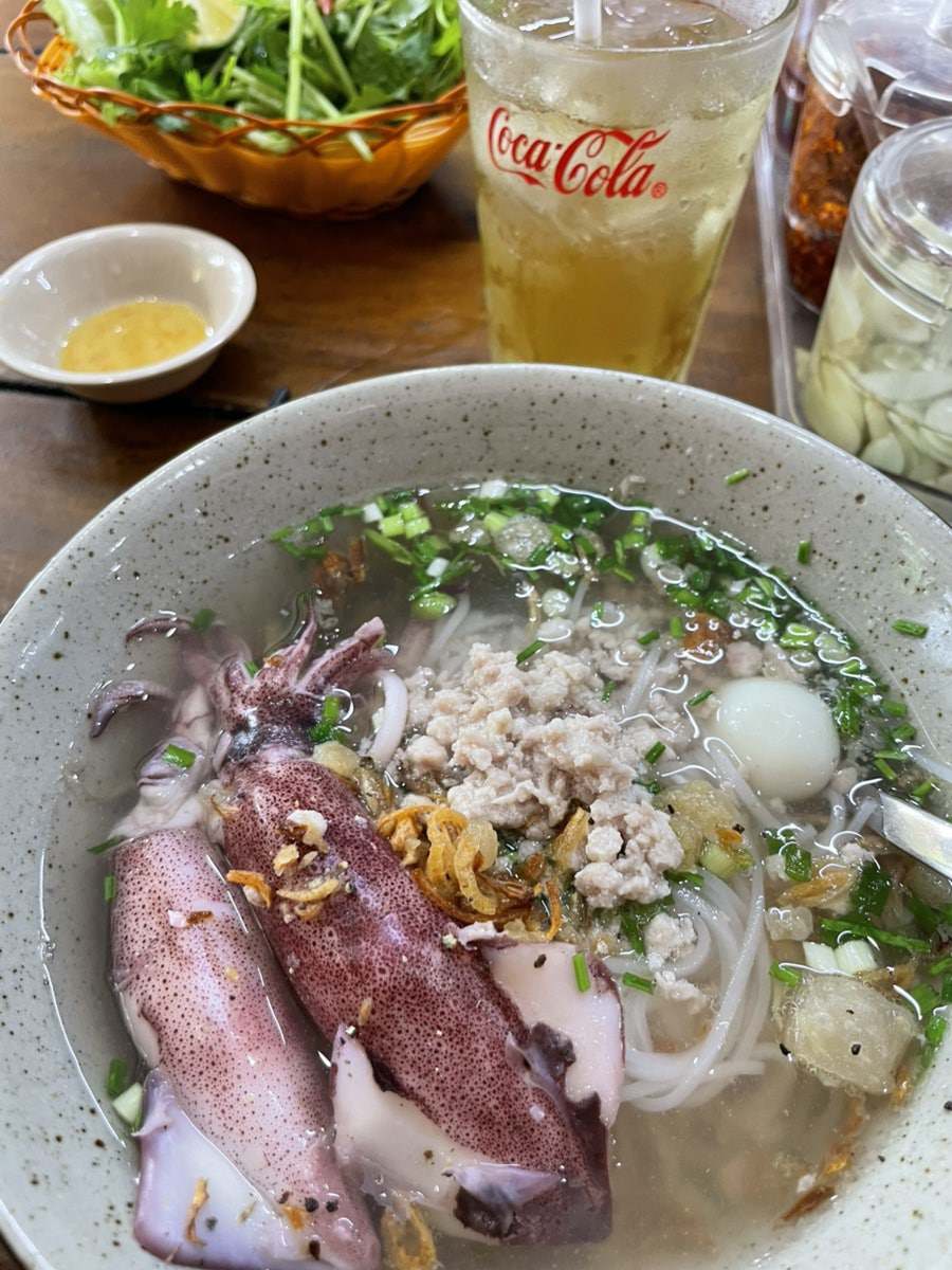 Khách Hàn lần đầu thử món này, ăn hết sạch cả bát - 1