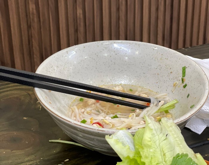 Khách Hàn lần đầu thử món này, ăn hết sạch cả bát - 7