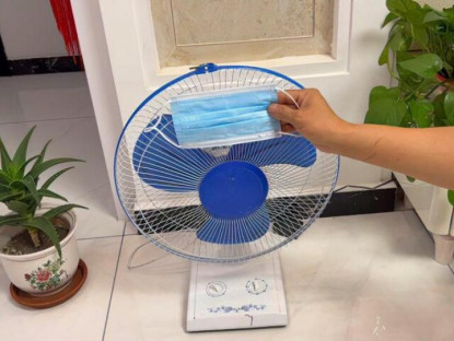 Gia đình - Vì sao nhiều người hay treo khẩu trang trước quạt? Biết lý do tôi liền làm theo và cái kết bất ngờ