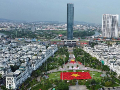 Thơ - “Hải Phòng vươn mình” - Khúc tráng ca tuổi 70 của thành phố Hoa phượng đỏ