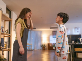 Em trai chồng đến ở cùng sau ly hôn, con trai tôi mở bưu kiện của em thì sợ hãi òa khóc