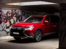 Outlander: Mẫu SUV dành cho người… chấp nhận sống không ai khen