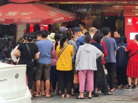 Giá vàng ngày 15/5: Giảm sâu, đổ xô đi xếp hàng mua vàng 