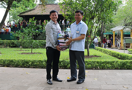 “Chăm sóc vun trồng cây Bụt Mọc từ vườn Bác”, ca khúc mới nhất của doanh nhân Phạm Hồng Điệp - 1