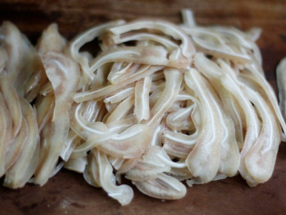 Gia đình - Luộc tai lợn nhiều năm giờ mới biết, tai phải ngâm vào thứ nước này mới trắng giòn không thâm xỉn