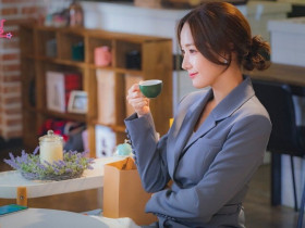 Chồng rót cho ly nước khi vợ làm việc đến khuya, tôi mỉm cười nhận ra 4 sự thật mình luôn né tránh