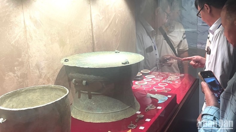 Tham quan bảo tàng thời công nghệ số - 1