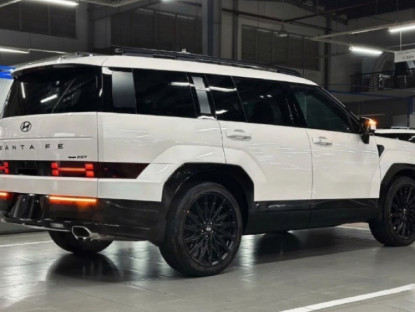 Công nghệ - Santa Fe: Chiếc SUV bị &quot;già hóa&quot; nhanh nhất trên mạng xã hội Việt Nam?