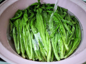 Loại rau có canxi gấp 36 lần canh xương hầm, xưa chẳng ai để ý giờ nhiều người ưa chuộng, 35.000 đồng/kg, xào tỏi cực ngon