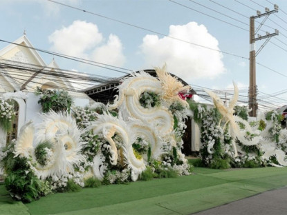 Thông tin doanh nghiệp - Chiêm ngưỡng cổng cưới long phụng “khủng” dài 18m gây sốt ở Long An, người đứng sau siêu phẩm này là ai?