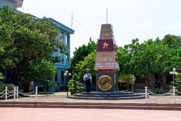 Trường Sa - Nơi biển gọi tên Tổ quốc - 4