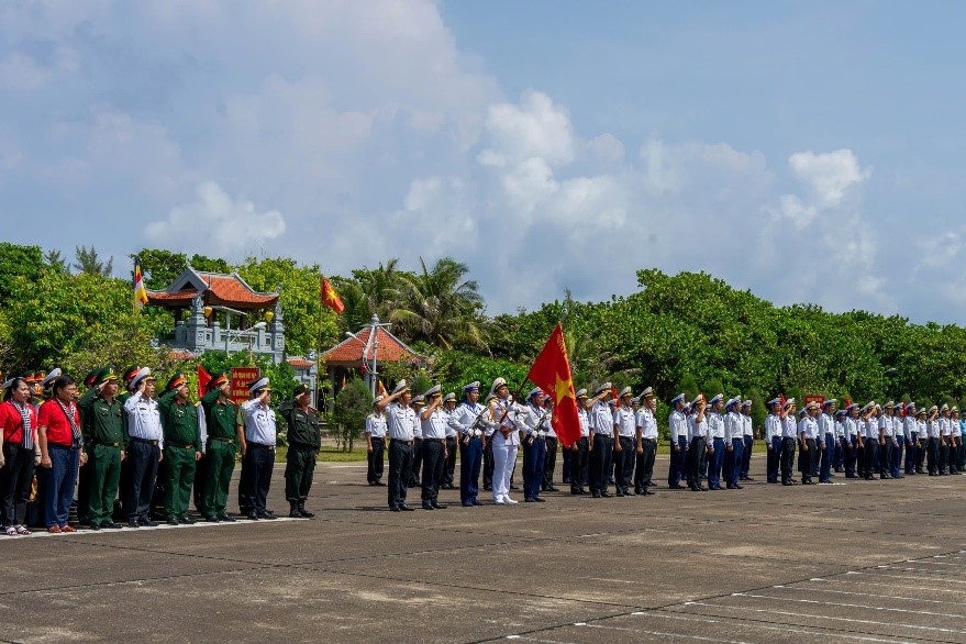 Trường Sa - Nơi biển gọi tên Tổ quốc - 7