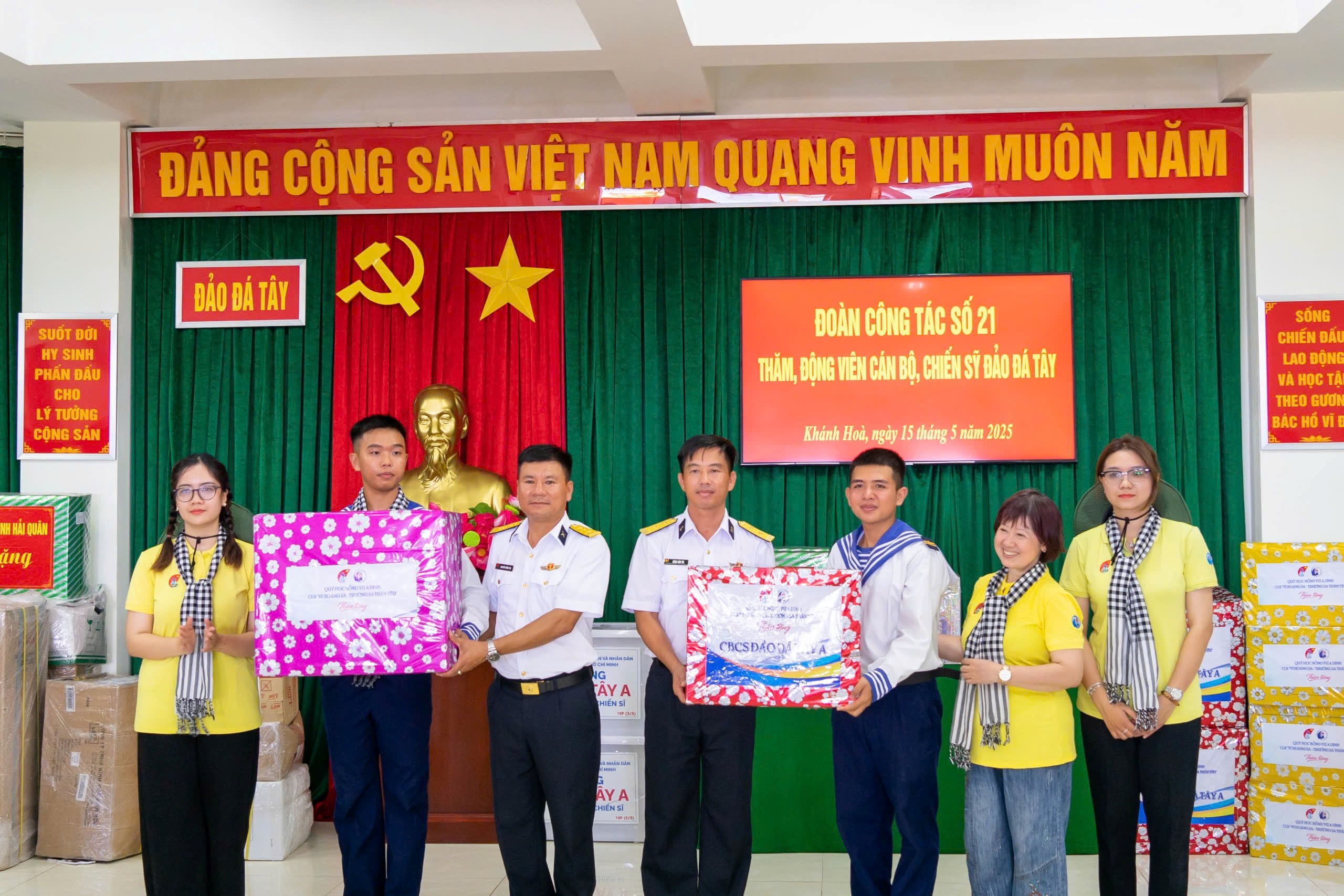 Trường Sa - Nơi biển gọi tên Tổ quốc - 10