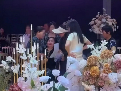 Gia đình - Nhận được tờ giấy lạ trong ngày cưới con trai, người mẹ ngã vật ra sàn than thân trách phận