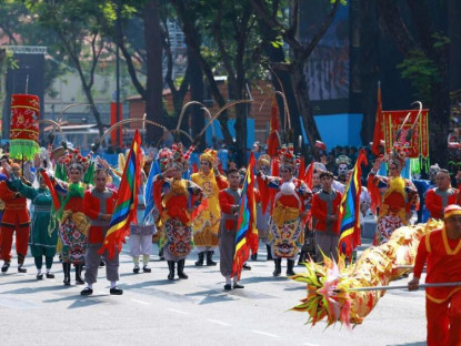 Bạn đọc - Văn học - nghệ thuật không đứng yên trong khung kính