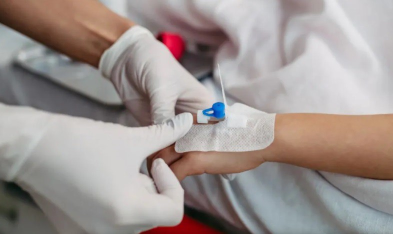 Người mẹ mua bảo hiểm 3,7 tỷ đồng vài giờ trước khi con trai qua đời, không đưa con đến bệnh viện - 1