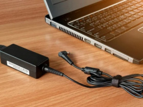 Điểm chung trên hầu hết bộ sạc laptop mà ít người để ý