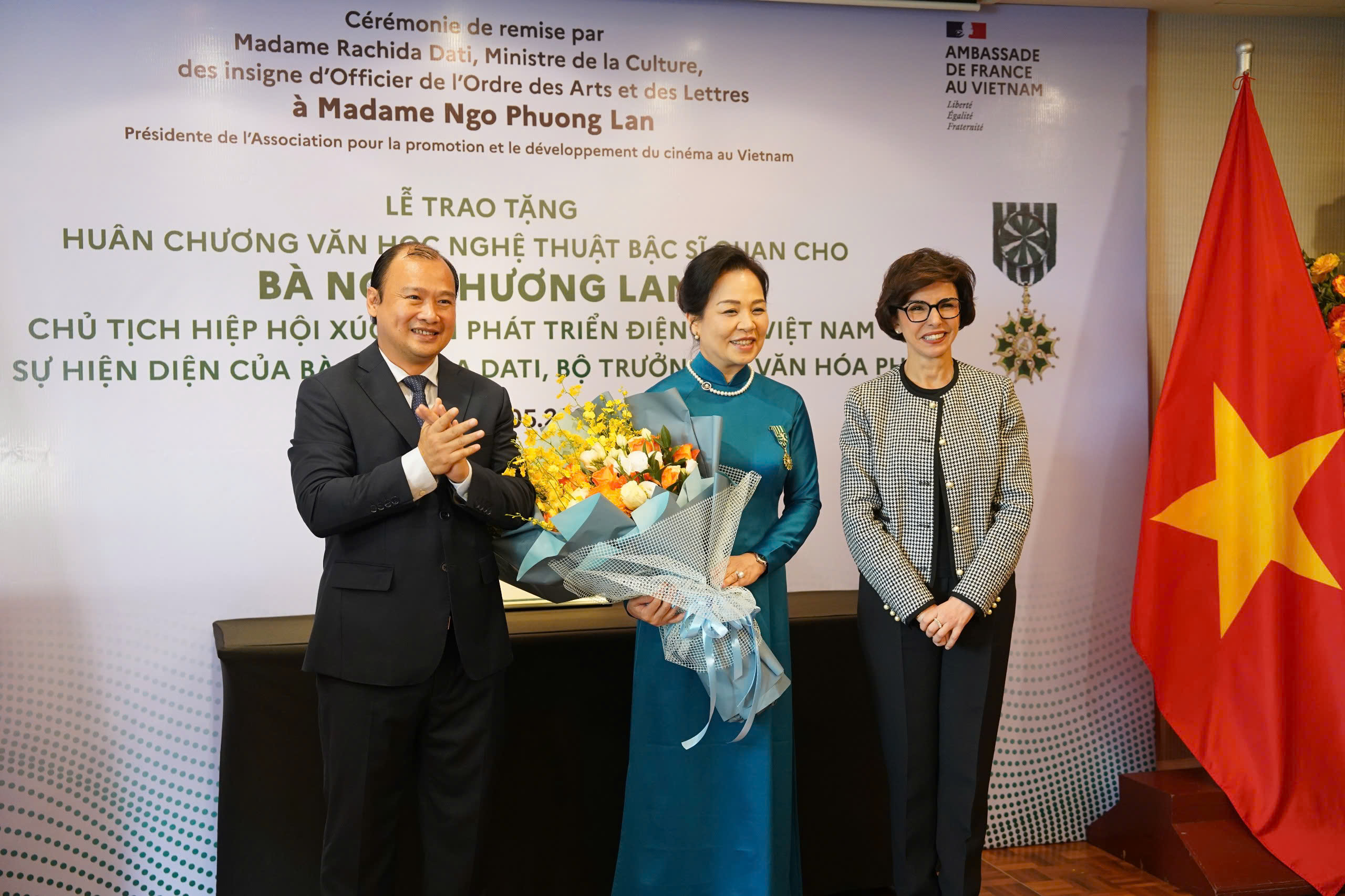 Tiến sĩ Ngô Phương Lan nhận Huân chương Sĩ quan Văn học và Nghệ thuật của Cộng hòa Pháp - 2