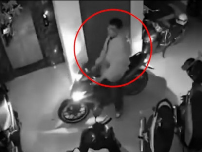 Giao thông - Clip: Bức xúc với thanh niên kéo xe người khác gây hỏng trong hầm