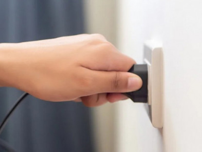 Công nghệ - Dẫn gia đình đi du lịch hè, nhớ rút phích cắm 14 thiết bị này