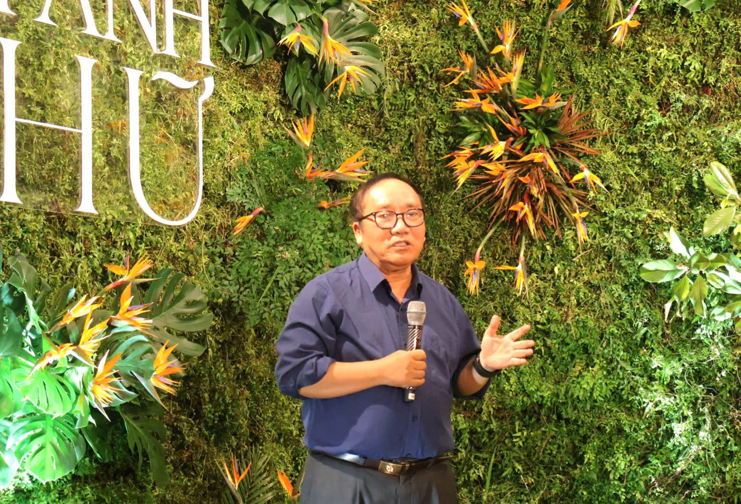 “Ám ảnh chữ” - Lời tri ân sâu nặng gửi tới bạn văn chương của nhà thơ Hữu Thỉnh - 3