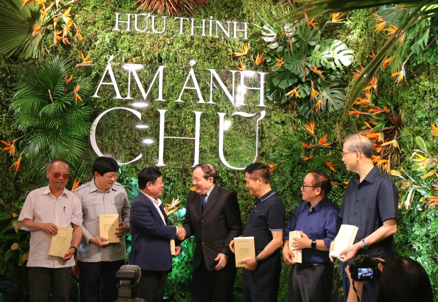 “Ám ảnh chữ” - Lời tri ân sâu nặng gửi tới bạn văn chương của nhà thơ Hữu Thỉnh - 6