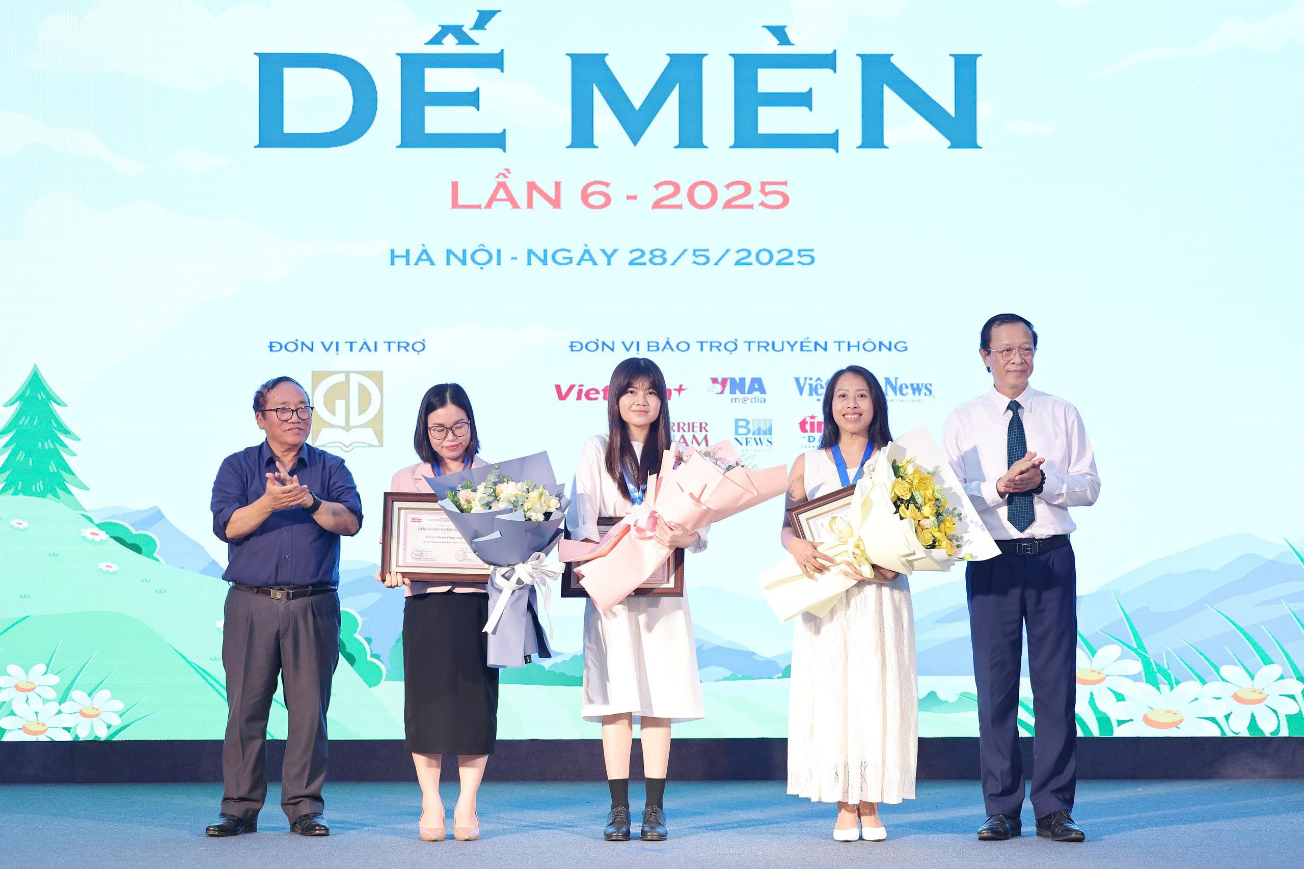 Nhạc sĩ Phạm Tuyên được vinh danh là “Hiệp sĩ Dế Mèn” - 5
