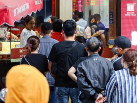 Giá vàng lao dốc, người mua lỗ tới 8,5 triệu đồng sau  hơn một tháng, nên làm gì?