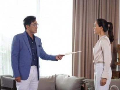 Gia đình - Ngày tôi tái hôn, chồng cũ giàu có đến tặng túi quà, mẹ chồng cười lớn khi mở ra