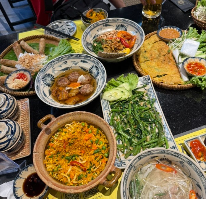 Khách Hàn sang Việt Nam mê mẩn món rau xào ngon nhất Đông Nam Á - 1