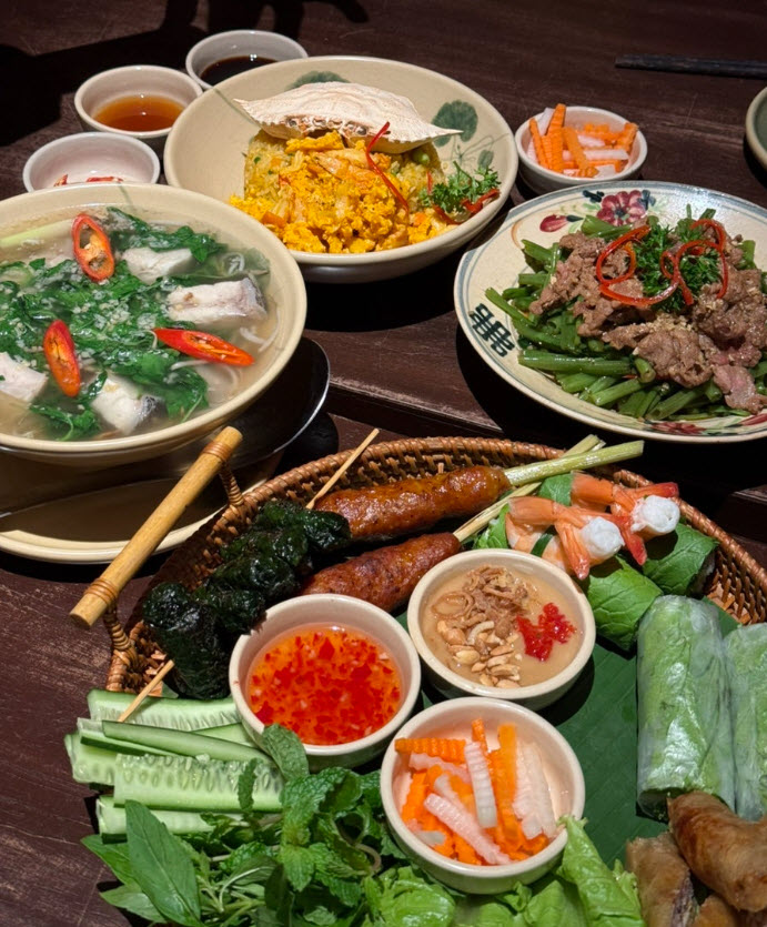 Khách Hàn sang Việt Nam mê mẩn món rau xào ngon nhất Đông Nam Á - 3